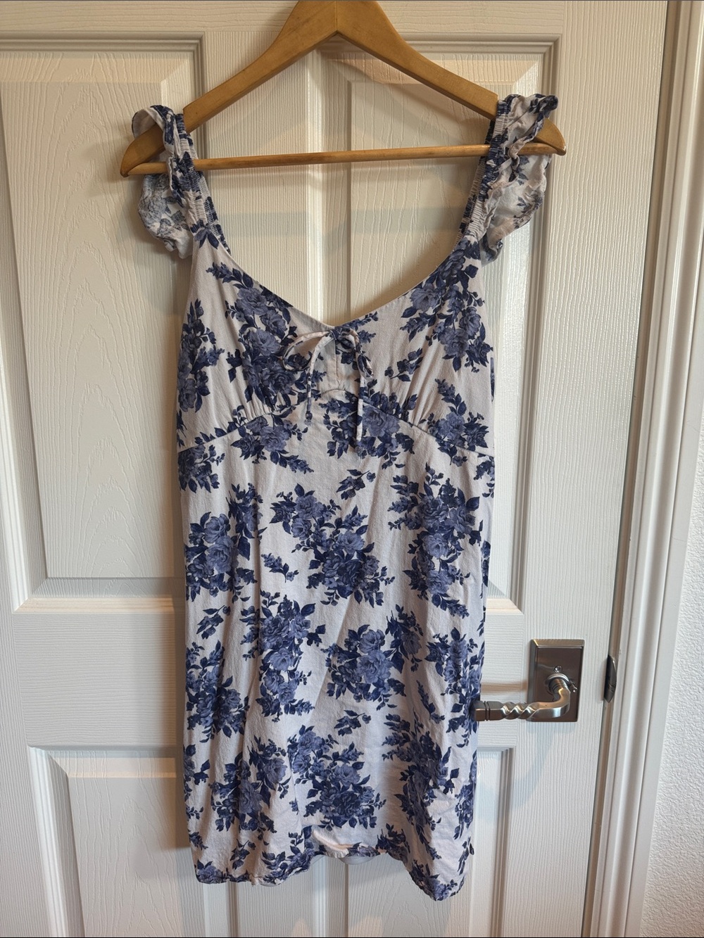 Live to Be Spoiled Floral Top XL - Blue & White